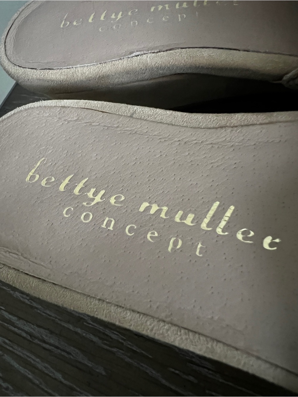 Bettye Muller Concept Seema Tan Suede Low Wedge Slide Sandals 7.5 NWOB - Picture 13 of 16